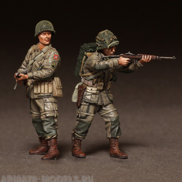 3633SOGA Sergeant and radio operator 82st Airborne in battle. WW II SOGA Miniatures