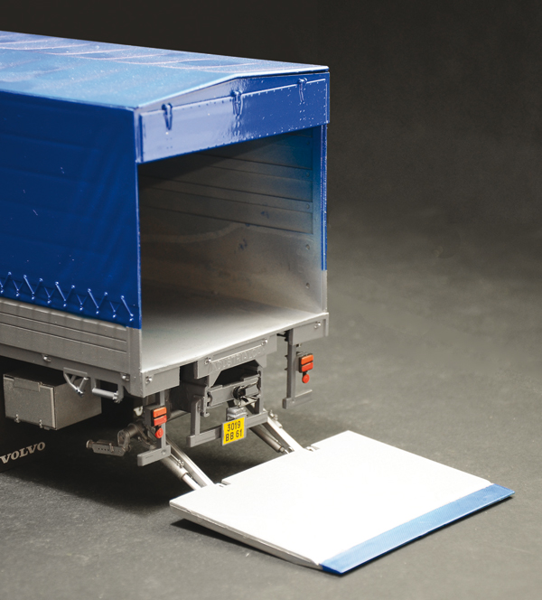 3945ИТ F16 Globetrotter Canvas Truck (10013160/241120/0671781, ИТАЛИЯ ) Italeri