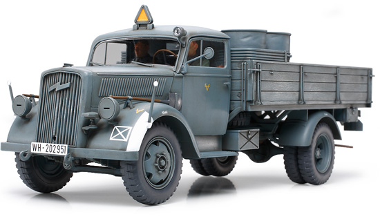 35291 Немецкий 3-х тонный грузовик (Opel Blitz), 2 фигуры, (4 варианта декалей), бочки и канистры Tamiya