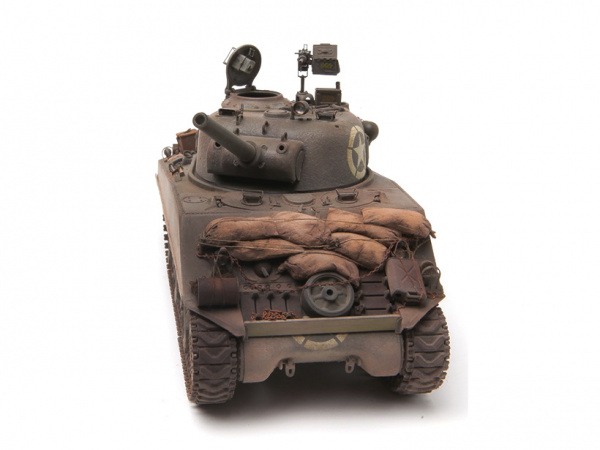 35251T Американский танк М4А3 Sherman c 105-мм пушкой Howitzer Tamiya