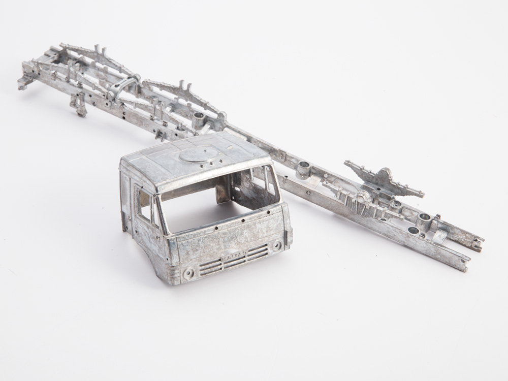 1437AVD Сборная модель КАМАЗ-6560 ЗРПК 96К6 (Панцирь-С1) AVD Models