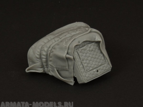RE35-291 Дополнение для моделей Mercedes 1500 engine deck with canvas cover (Miniart)