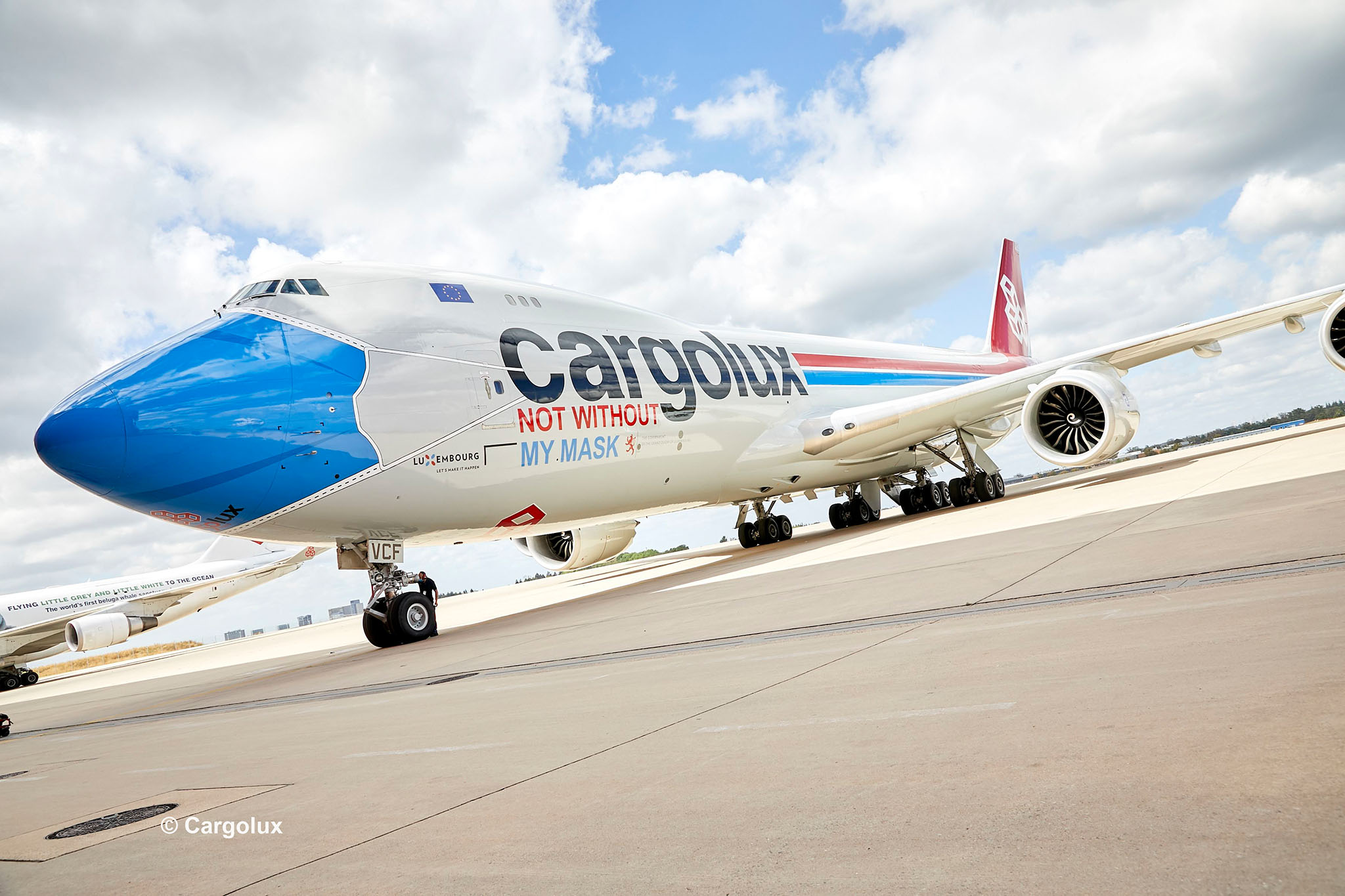 03836RE Самолет Boeing 747-8F CARGOLUX LX-VCF Facemask Revell