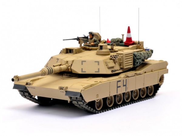 32592T Американский танк M1A2 Abrams, с одной фигурой Tamiya