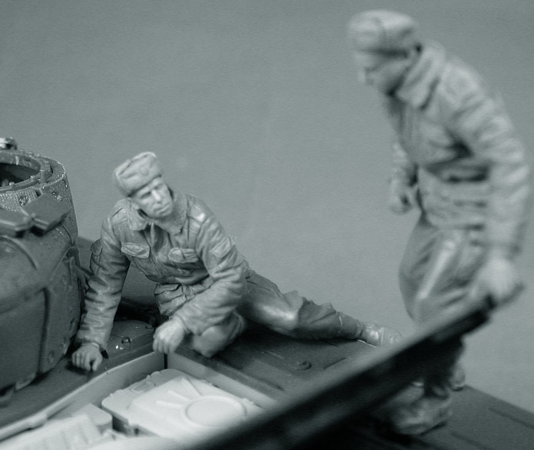 T-35189 Современные Российские танкисты (ремонт двигателя) Tank