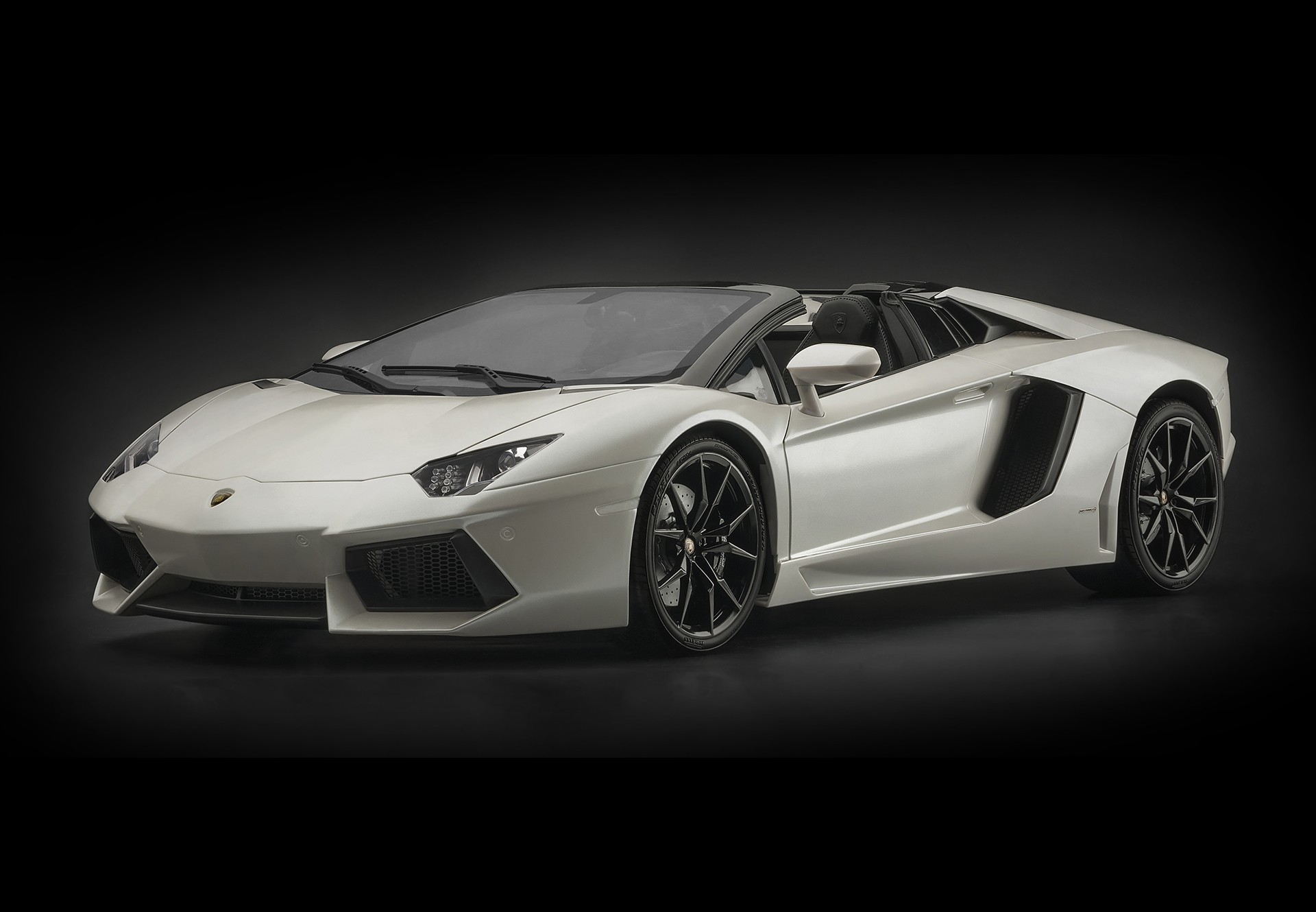 HK104 Lamborghini Aventador Roadster Bianco Canopus (Полуматовый белый)