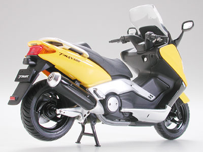 24256T 1/24 Yamaha TMAX скутер с фигурой Tamiya