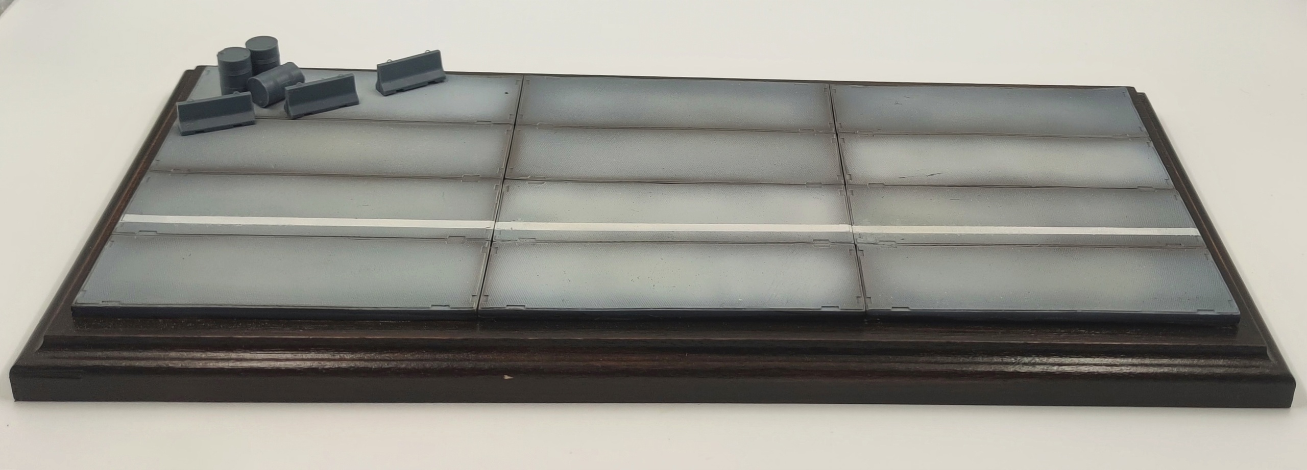 HE-48031 Подставка 'Бетонка' на деревянной основе Размер 40*20см