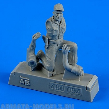 480094AERO  Фигура USAF Maintenance Crew - Farm Gate Operation Vietnam War 1965-1973 1/48